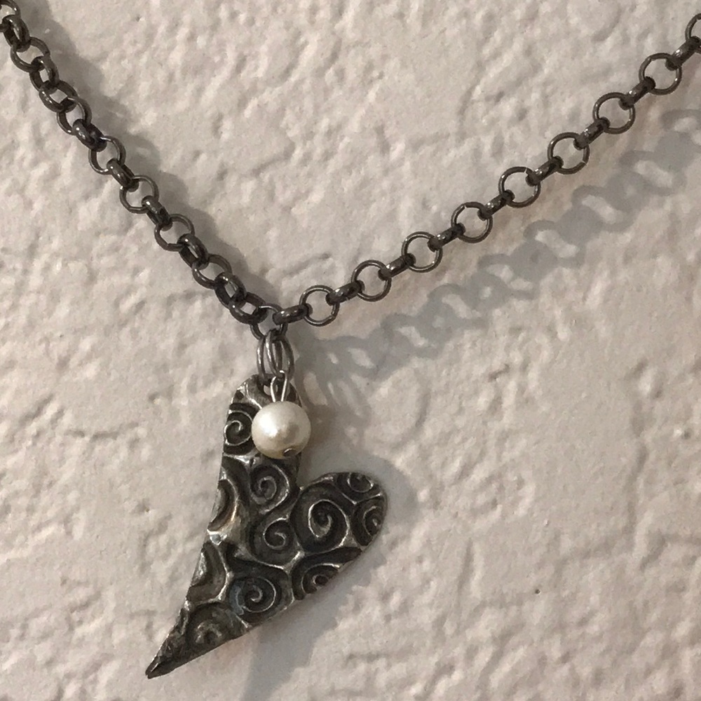 Metal/Tin/Copper ♥️Heart with pearl necklace✨EUC✨